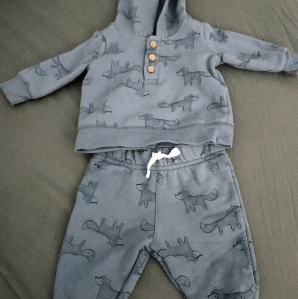 Sweat shirt and pants outfit